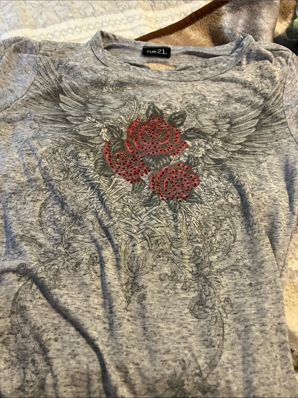 Rue21 Gray Short-Sleeve Graphic Tee with Red Rhinestone Roses
